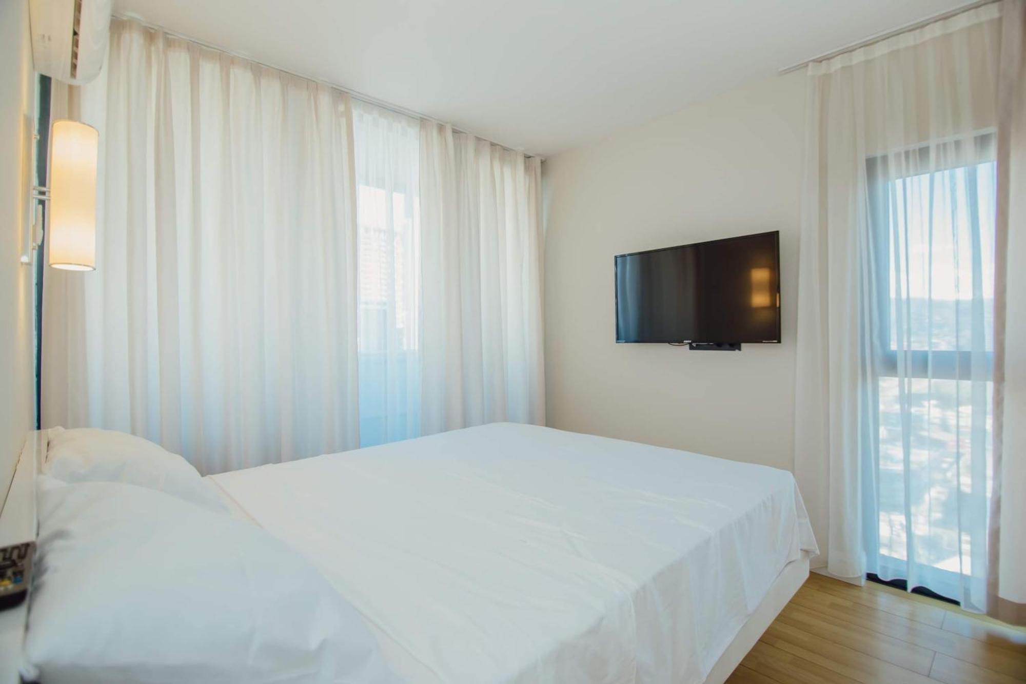 Orbi City Center Sea View Aparthotel Batumi Exterior photo