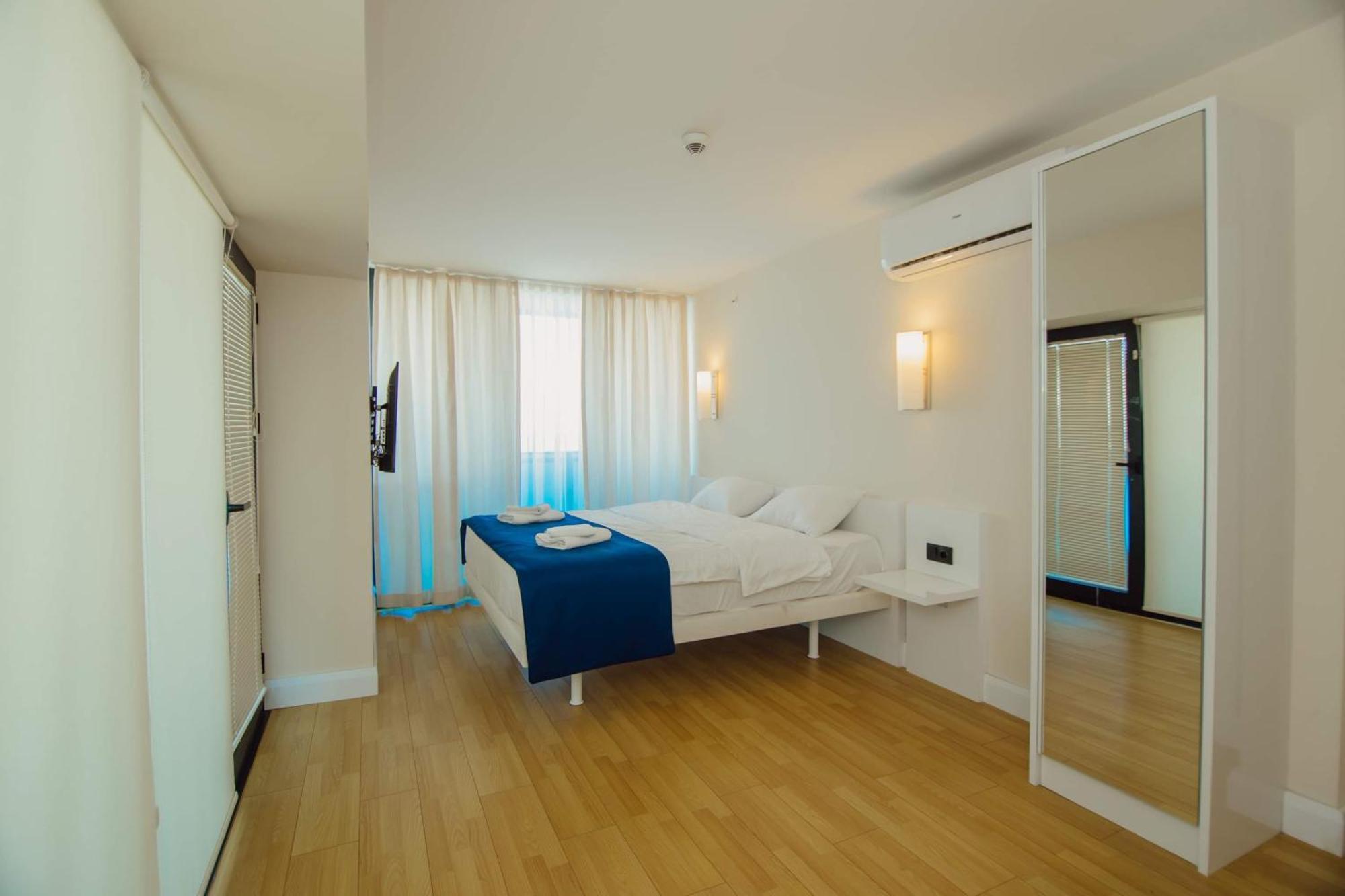 Orbi City Center Sea View Aparthotel Batumi Exterior photo